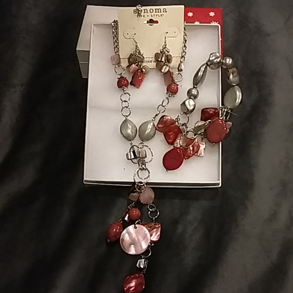 Sonoma necklace, earrings, and bracelet set